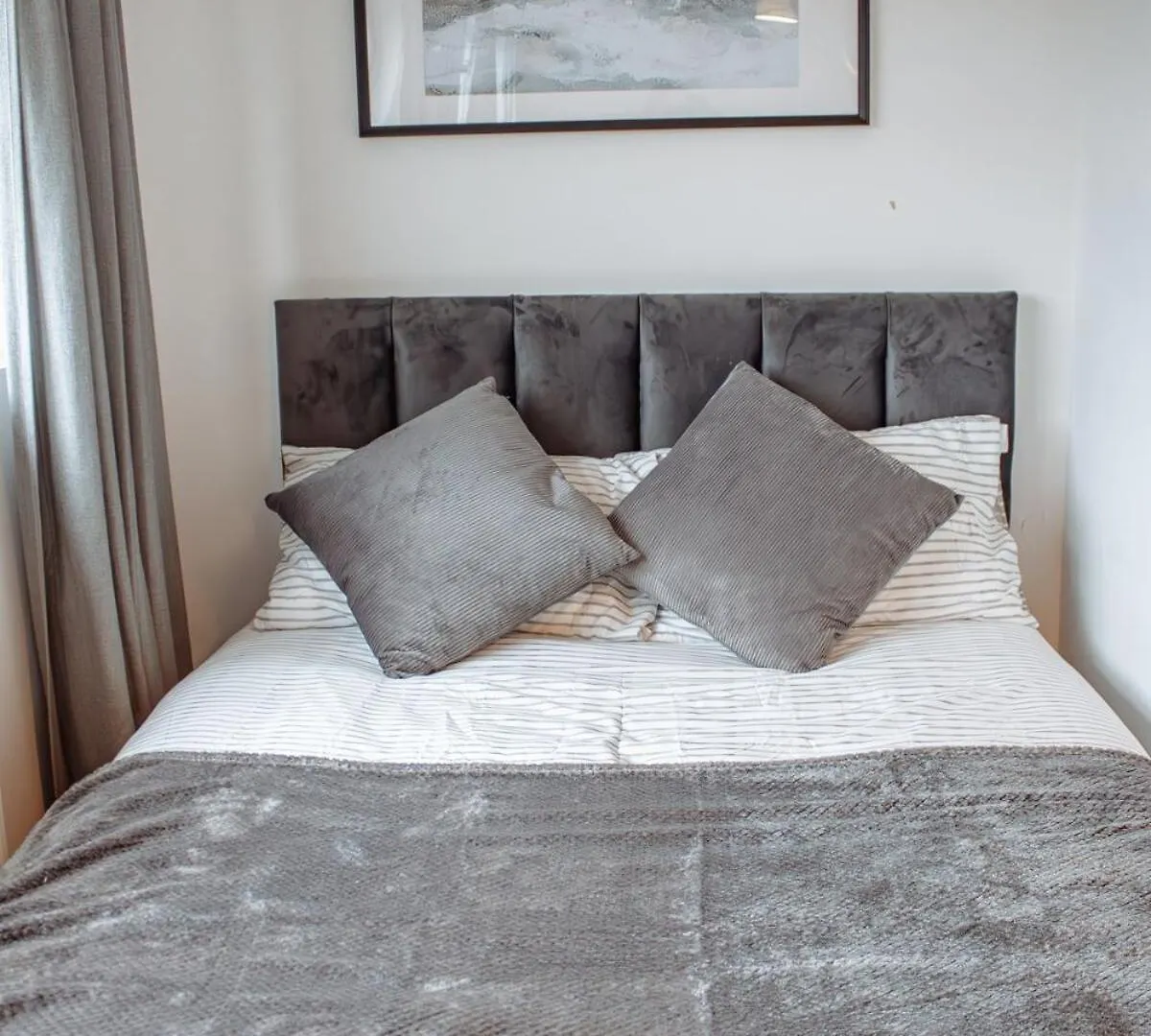 Spacious & Modern 8-Bed Home - Sleeps 13 - Parking Horsforth