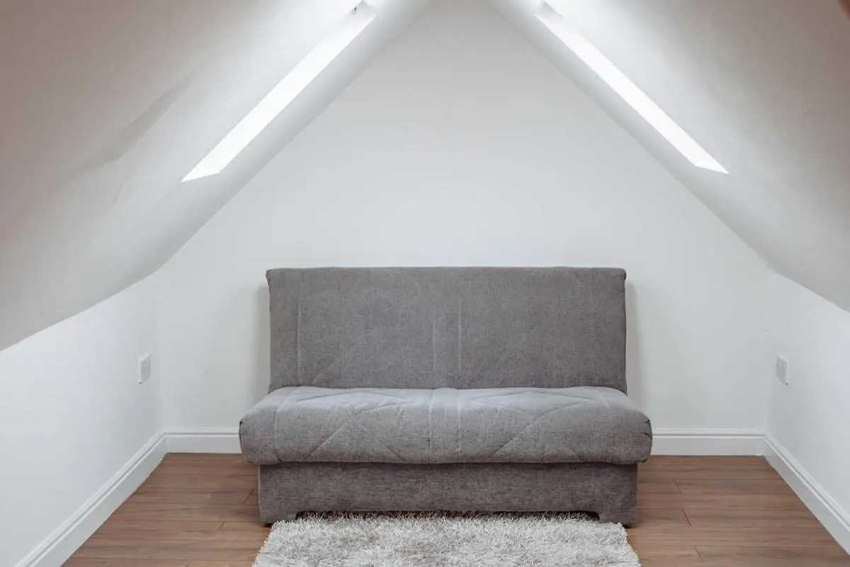 Spacious & Modern 8-Bed Home - Sleeps 13 - Parking Horsforth 0*,  Wielka Brytania