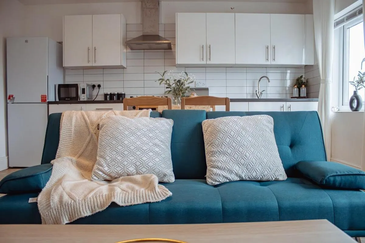 Spacious & Modern 8-Bed Home - Sleeps 13 - Parking Horsforth 0*,  Wielka Brytania