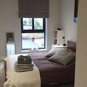 Bed & Breakfast 1 Double Guest Bedroom In My North Leeds, Horsforth